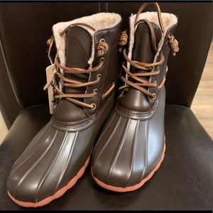 BRAND NEW! Seven7 Speyside Duck Boot Size: 7!!!!